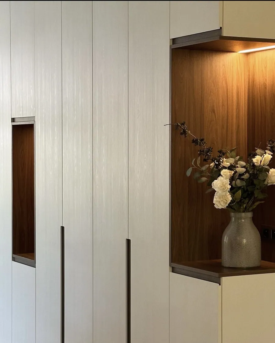 DBG — interior