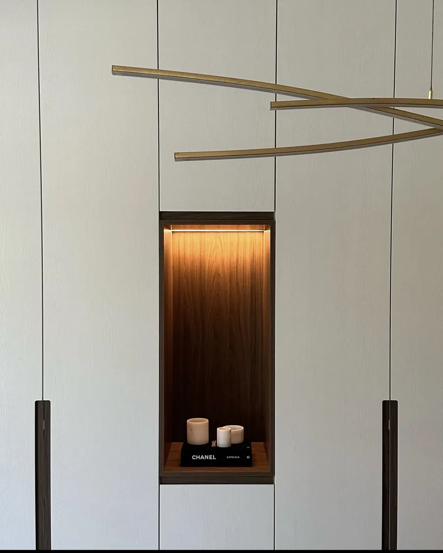 DBG — interior