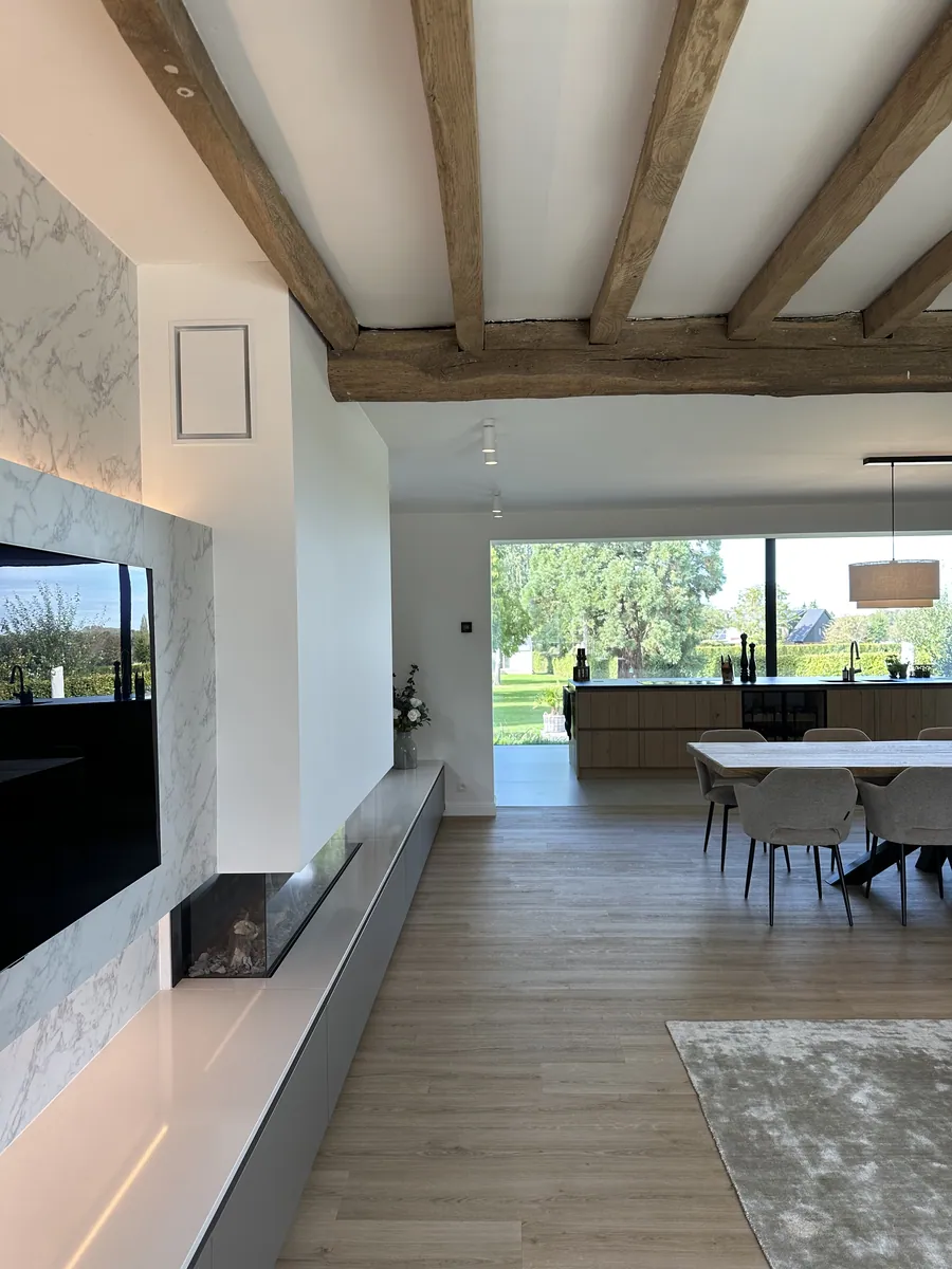 IVO 1.0 — interior