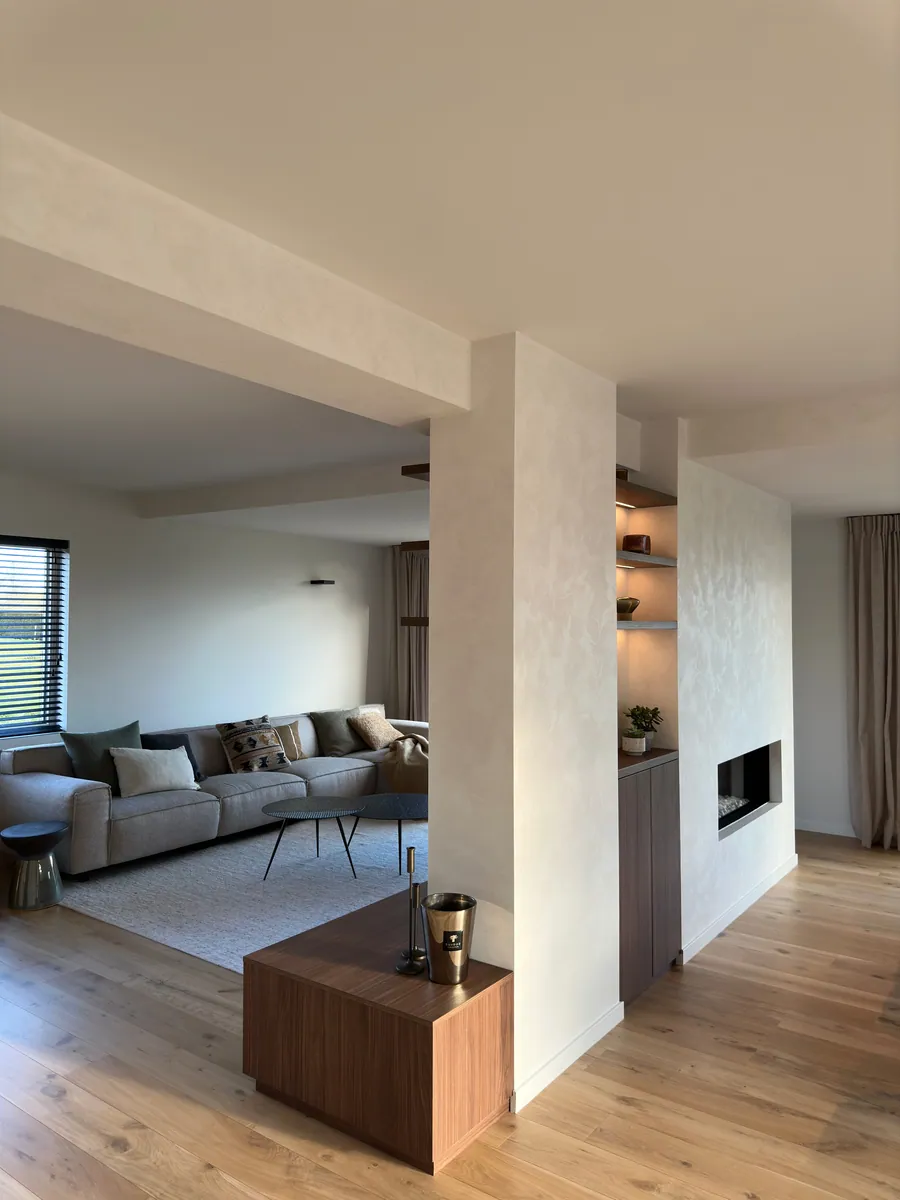 LM — interior